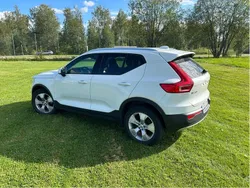 Vit Begagnad 2019 Volvo XC40 Momentum SUV | 229 500 kr (Bra pris)