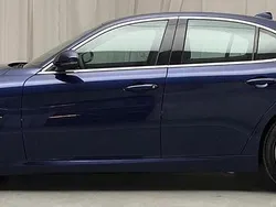 Blå Begagnad 2017 Alfa Romeo Giulia Super Sedan | 145 000 kr