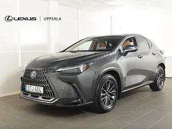 Grå Begagnad 2023 Lexus NX450h+ Executive Line SUV | 574 900 kr (Lite dyr)