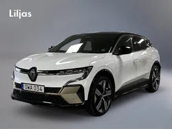 Vit Begagnad 2022 Renault Mégane Iconic Halvkombi | 299 000 kr (Marknadspris)