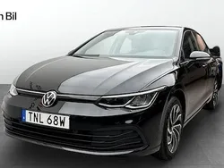 Svart (deep black pearl) Begagnad 2022 VW Golf VIII Life Kombi | 249 900 kr (Marknadspris)