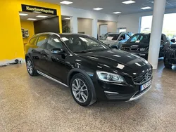 Svart Begagnad 2017 Volvo V60 CC Standard Kombi | 159 900 kr (Lite dyr)