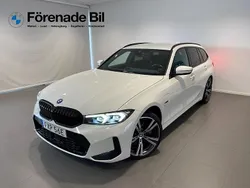 Vit Begagnad 2022 BMW 330e M Sport Kombi | 449 000 kr