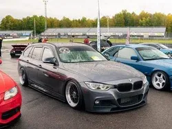 Grå Begagnad 2016 BMW 320 M Sport Kombi | 160 000 kr (Marknadspris)