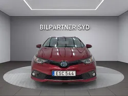 Röd Begagnad 2018 Toyota Auris Touring Sports Comfort Kombi | 194 900 kr (Marknadspris)