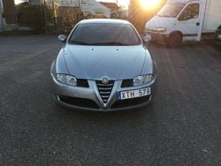 Silver Begagnad 2005 Alfa Romeo GT Distinctive Sportkupé | 37 500 kr