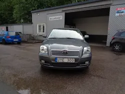 Grå Begagnad 2004 Toyota Avensis Sedan | 64 900 kr (Lite dyr)