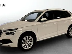 Vit Begagnad 2022 Skoda Kamiq Style SUV | 229 900 kr (Marknadspris)