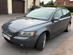 Grå Begagnad 2005 Volvo V50 Kinetic Kombi | 25 000 kr (Marknadspris)