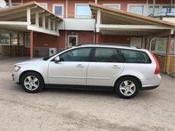 Grå Begagnad 2010 Volvo V50 Kinetic Kombi | 50 000 kr (Marknadspris)