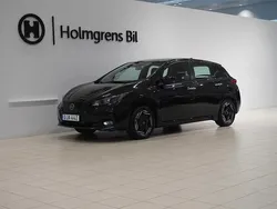 Svart (metallic black) Begagnad 2023 Nissan Leaf Acenta Halvkombi | 198 800 kr (Marknadspris)