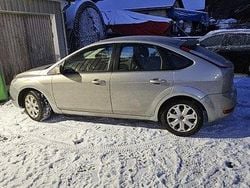 Grå Begagnad 2010 Ford Focus Trend Halvkombi | 32 000 kr (Marknadspris)