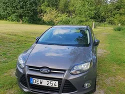 Brun Begagnad 2013 Ford Focus Titanium Halvkombi | 47 000 kr (Marknadspris)