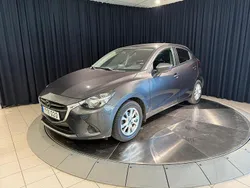 Grå metallic Begagnad 2018 Mazda 2 Vision Halvkombi | 159 000 kr (Marknadspris)