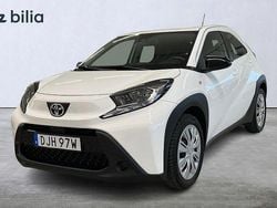 Vit Begagnad 2022 Toyota Aygo X Play SUV | 164 900 kr (Marknadspris)