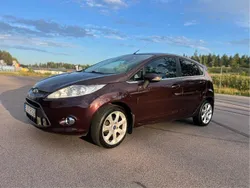 Röd Begagnad 2011 Ford Fiesta Titanium Halvkombi | 47 500 kr (Marknadspris)