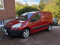 Röd Begagnad 2011 Citroën Berlingo Minibuss | 37 000 kr (Marknadspris)