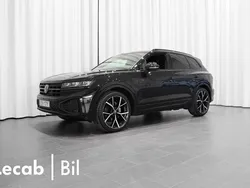 Svart (grenadilla black metallic) Begagnad 2025 VW Touareg R-line SUV | 829 500 kr (Marknadspris)