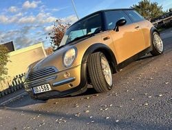 Gul Begagnad 2003 Mini Cooper Halvkombi | 28 000 kr (Marknadspris)
