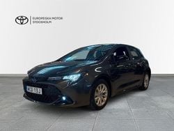 Grå Ny 2025 Toyota Corolla Hybrid Active Halvkombi | 329 900 kr (Marknadspris)