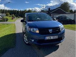 Blå Begagnad 2014 Dacia Sandero Halvkombi | 61 000 kr (Marknadspris)