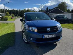 Blå Begagnad 2014 Dacia Sandero Halvkombi | 65 000 kr (Marknadspris)