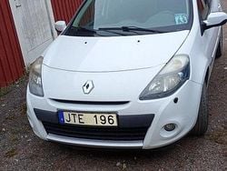 Vit Begagnad 2012 Renault Clio GrandTour Kombi | 28 000 kr (Marknadspris)