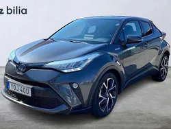 Mörkgrå Begagnad 2021 Toyota C-HR Edition SUV | 259 900 kr (Marknadspris)