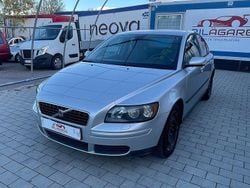 Ljusgrå Begagnad 2006 Volvo S40 Sedan | 44 900 kr (Marknadspris)