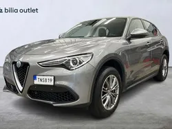 Grå Begagnad 2017 Alfa Romeo Stelvio Super SUV | 239 900 kr (Lite dyr)