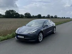 Grå Begagnad 2020 Tesla Model 3 Long Range Sedan | 239 000 kr (Marknadspris)