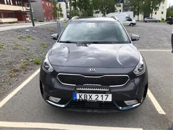 Grå Begagnad 2018 Kia Niro Advance SUV | 139 000 kr (Marknadspris)