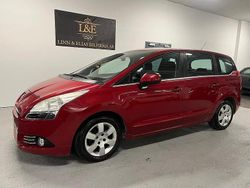 Röd Begagnad 2010 Peugeot 5008 S Minibuss | 39 900 kr (Bra pris)