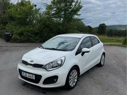 Vit Begagnad 2014 Kia Rio Halvkombi | 69 900 kr (Bra pris)