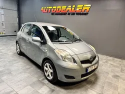 Grå Begagnad 2009 Toyota Yaris Halvkombi | 74 900 kr (Lite dyr)