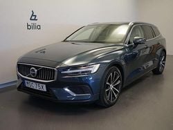 Mörkblå Begagnad 2023 Volvo V60 Plus Kombi | 419 500 kr (Marknadspris)