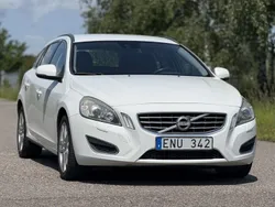 Vit Begagnad 2013 Volvo V60 Momentum Kombi | 114 900 kr (Marknadspris)