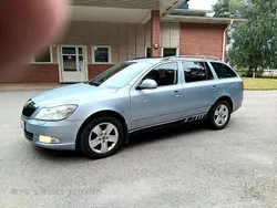 Blå Begagnad 2011 Skoda Octavia Elegance Kombi | 32 800 kr (Marknadspris)