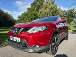 Röd Begagnad 2016 Nissan Qashqai 360º SUV | 129 900 kr (Marknadspris)