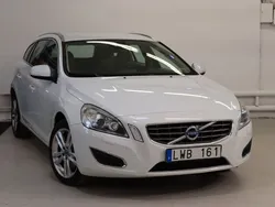 Vit Begagnad 2012 Volvo V60 Summum Kombi | 119 900 kr (Marknadspris)