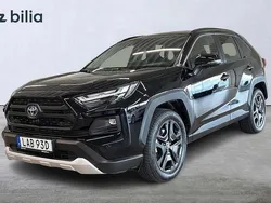 Svart Begagnad 2024 Toyota RAV4 Hybrid SUV | 479 900 kr (Marknadspris)