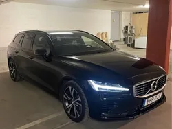 Svart Begagnad 2020 Volvo V60 R-Design Kombi | 350 000 kr (Marknadspris)