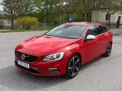 Röd Begagnad 2016 Volvo V60 R-Design Kombi | 188 000 kr (Dyr)