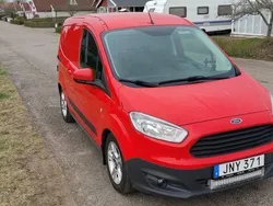 Röd Begagnad 2014 Ford Transit Minibuss | 150 000 kr