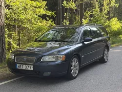 Blå Begagnad 2004 Volvo V70 Momentum Kombi | 39 900 kr (Marknadspris)