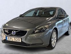 Grå Begagnad 2015 Volvo V40 Business Edition Halvkombi | 169 900 kr (Marknadspris)