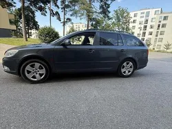 Grå Begagnad 2011 Skoda Octavia Elegance Kombi | 36 000 kr (Marknadspris)