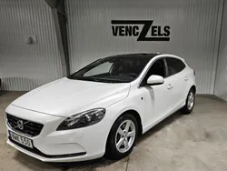 Vit Begagnad 2015 Volvo V40 Momentum Kombi | 168 000 kr (Marknadspris)