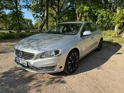 Silver Begagnad 2015 Volvo S60 Momentum Sedan | 99 800 kr (Marknadspris)