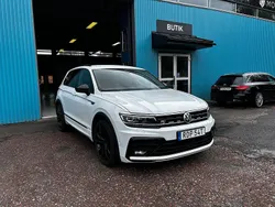 Vit Begagnad 2019 VW Tiguan R-line SUV | 269 900 kr (Marknadspris)